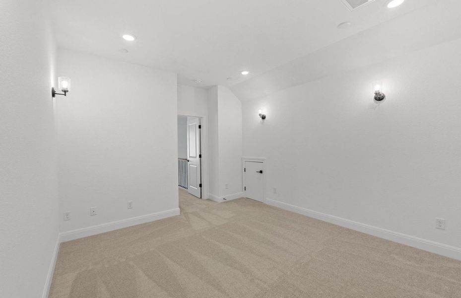 Spacious, unfurnished interior of a new home in Horizon Lake, Leander (Image 48).