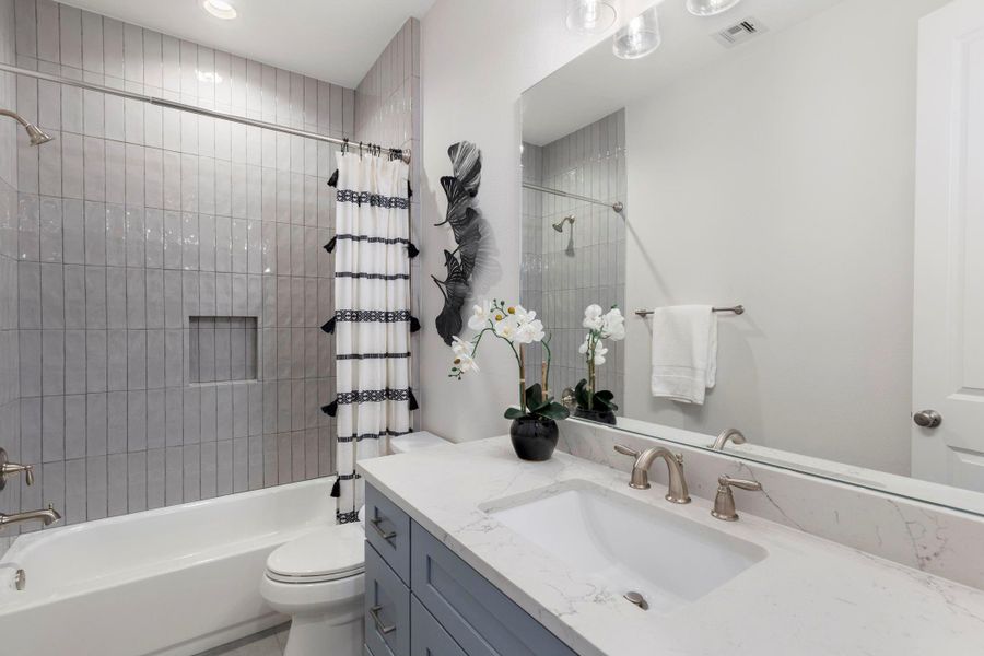 Furnished interior view inside a new home in , Brenham (Image 41).