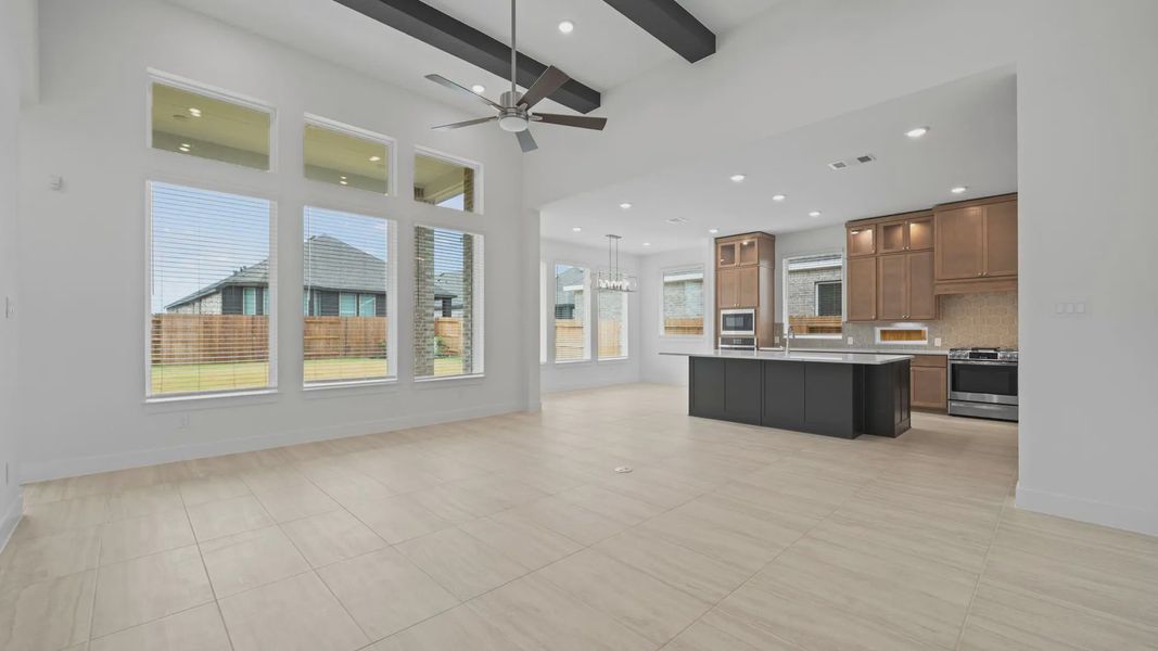 Spacious, unfurnished interior of a new home in Lakes of Cane Island, Katy (Image 17).