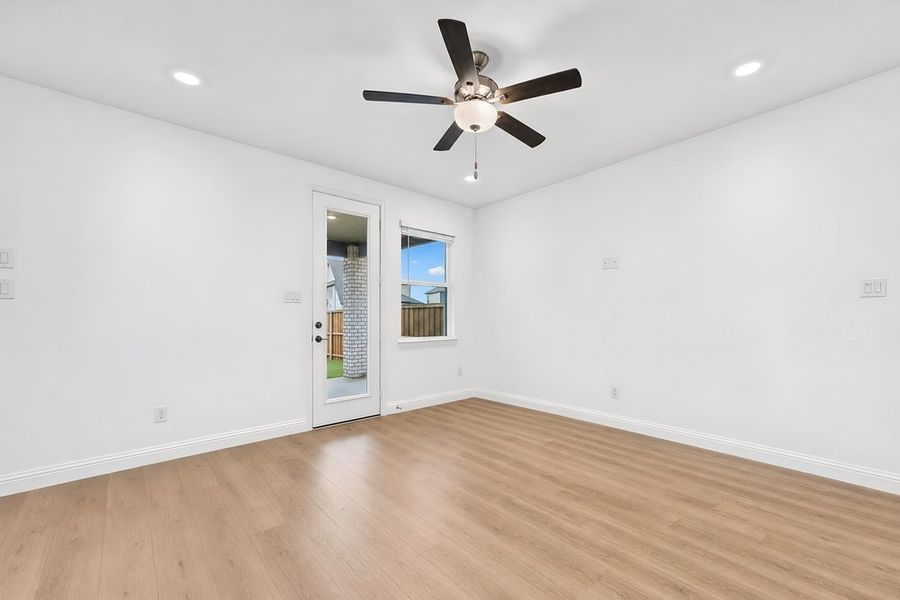 Spacious, unfurnished interior of a new home in Cross Creek Meadows, Celina (Image 14).
