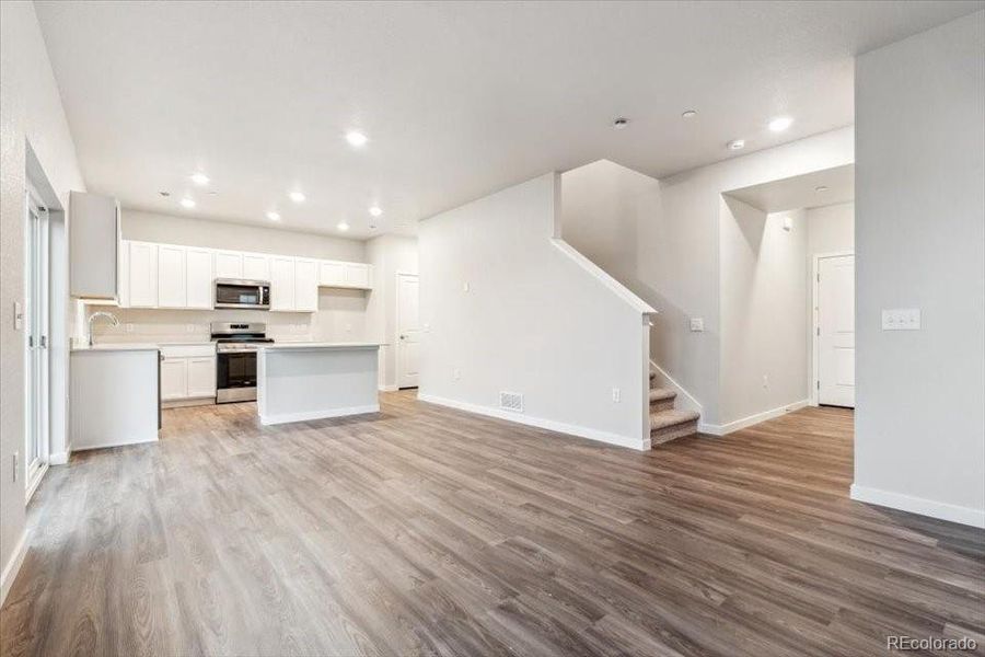 Spacious, unfurnished interior of a new home in Legato, Commerce City (Image 16).