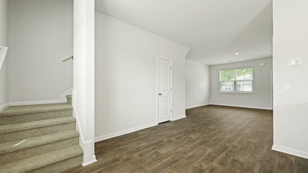 Spacious, unfurnished interior of a new home in Hillcrest, Ravenel (Image 14).