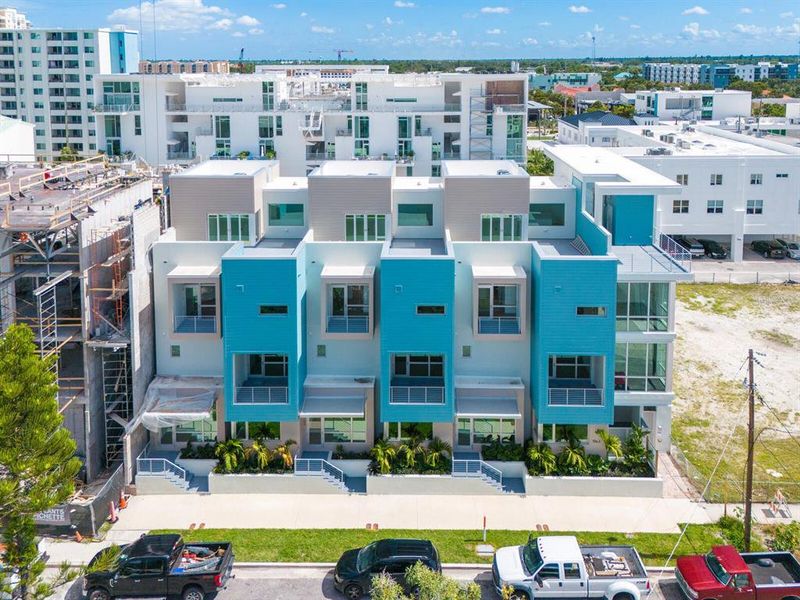 Condo located in Sarasota, FL showcasing its design and architecture (Image 30).