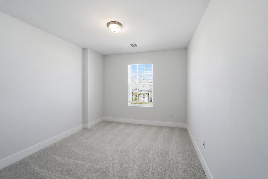 Spacious, unfurnished interior of a new home in Sunfield, Buda (Image 32).