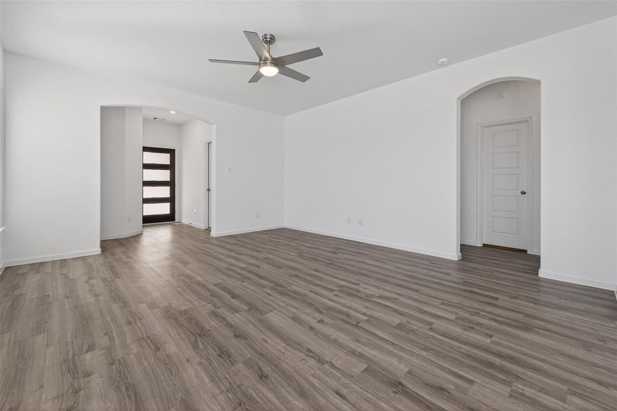 Spacious, unfurnished interior of a new home in Enclave at Willis, Willis (Image 16).