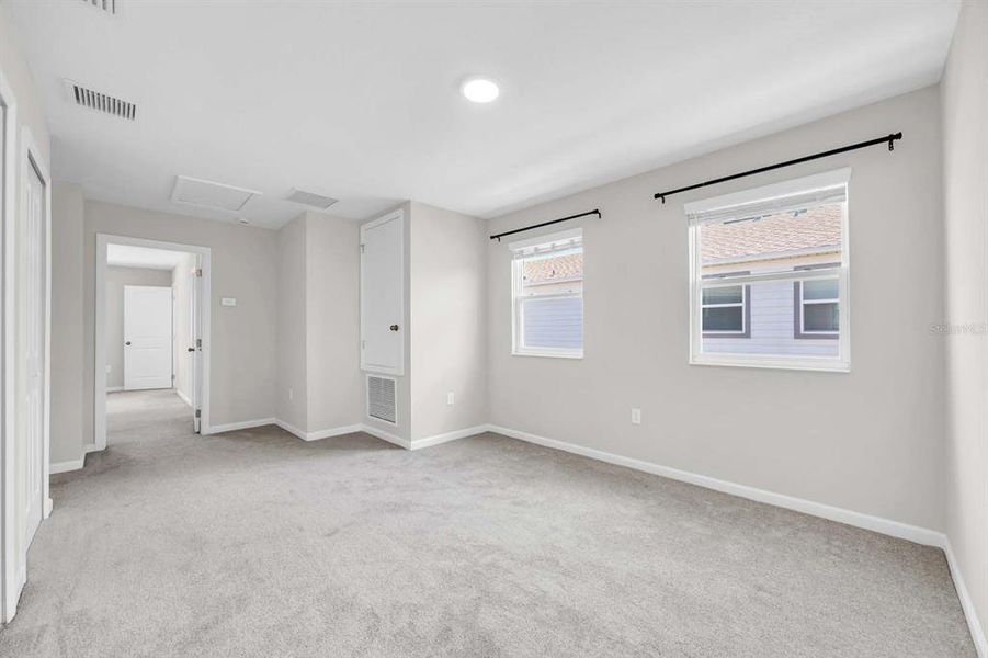 Spacious, unfurnished interior of a new home in , Orlando (Image 18).