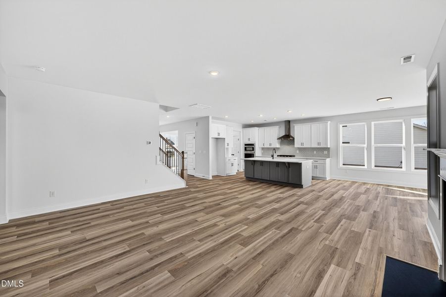 11 -122 w fountainhead lane, interior