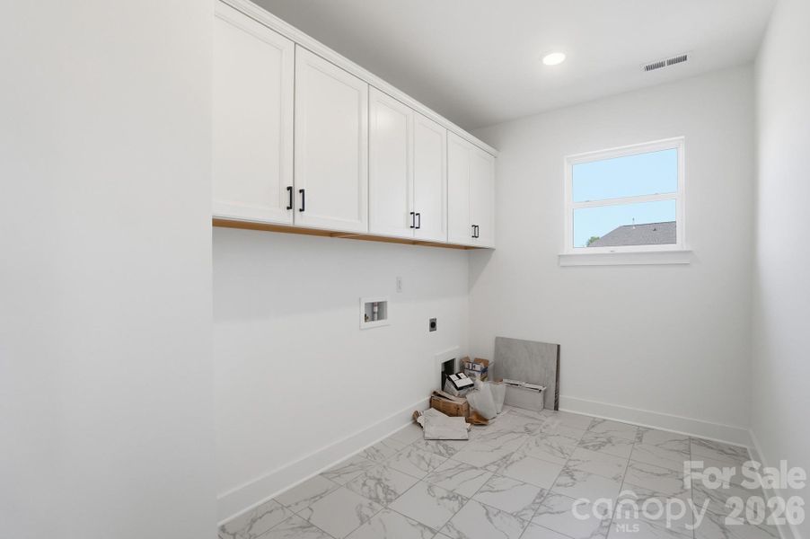 Spacious, unfurnished interior of a new home in Robinson Oaks, Gastonia (Image 30).