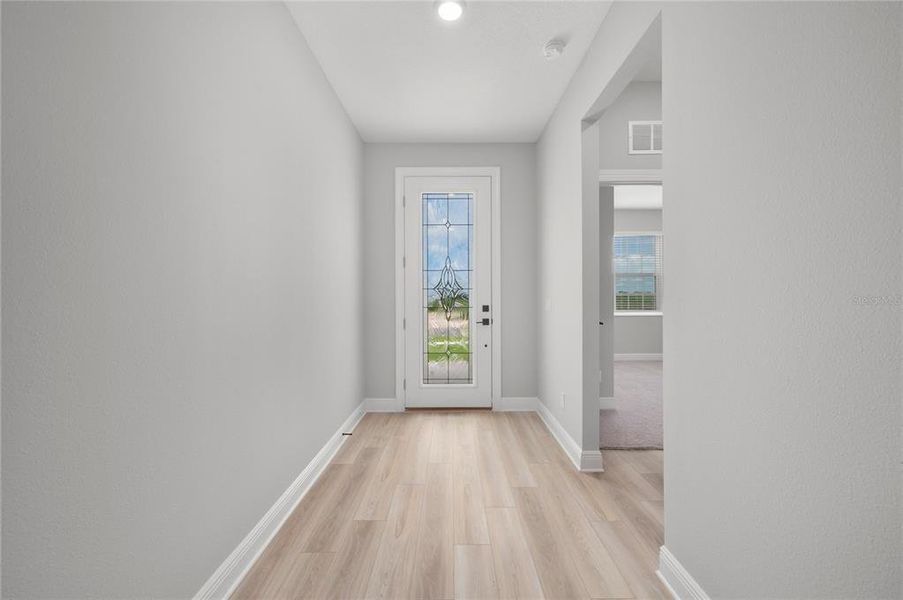 Spacious, unfurnished interior of a new home in Gum Lake Preserve, Lake Alfred (Image 11).