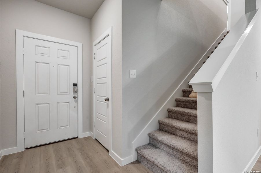 Spacious, unfurnished interior of a new home in Mesa Vista, San Antonio (Image 20).
