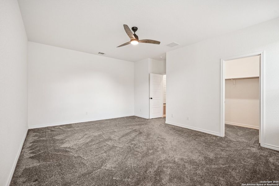 Spacious, unfurnished interior of a new home in Canyon Crest, San Antonio (Image 20). Spacious, unfurnished interior of a new home in Canyon Crest, San Antonio (Image 20).