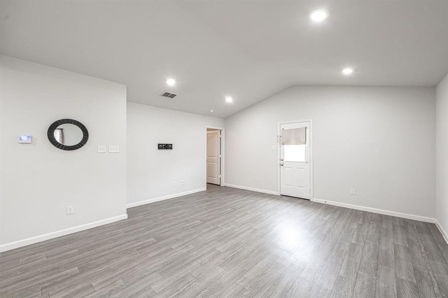 Spacious, unfurnished interior of a new home in River Oaks at Sawmill Road, Chandler (Image 16).