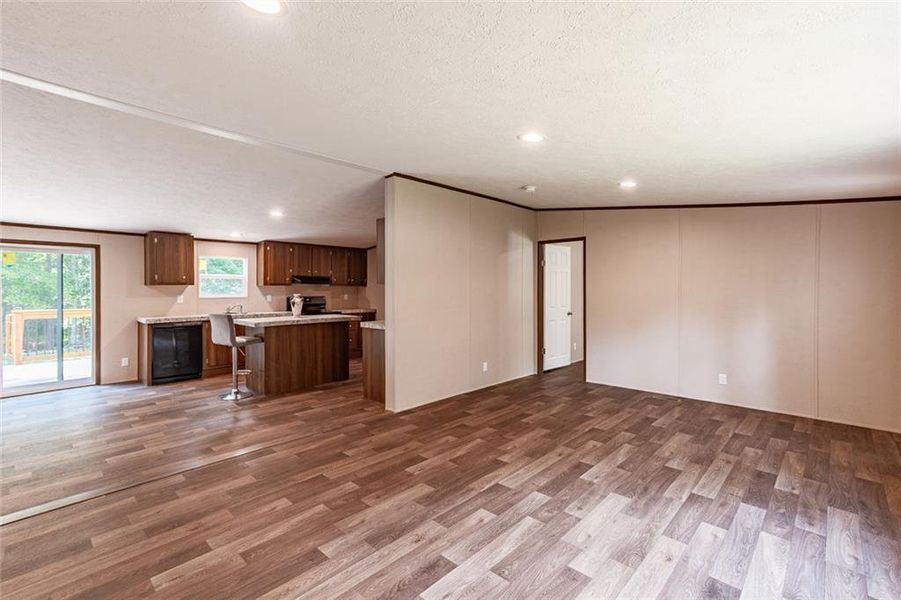 Spacious, unfurnished interior of a new home in , Dahlonega (Image 30).