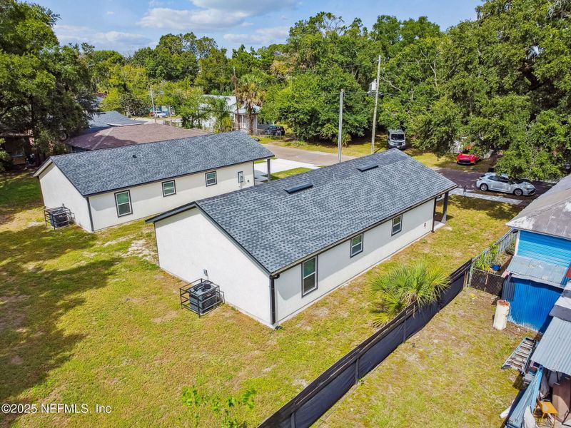 Exterior details and patio area of a home in , Jacksonville (Image 24).