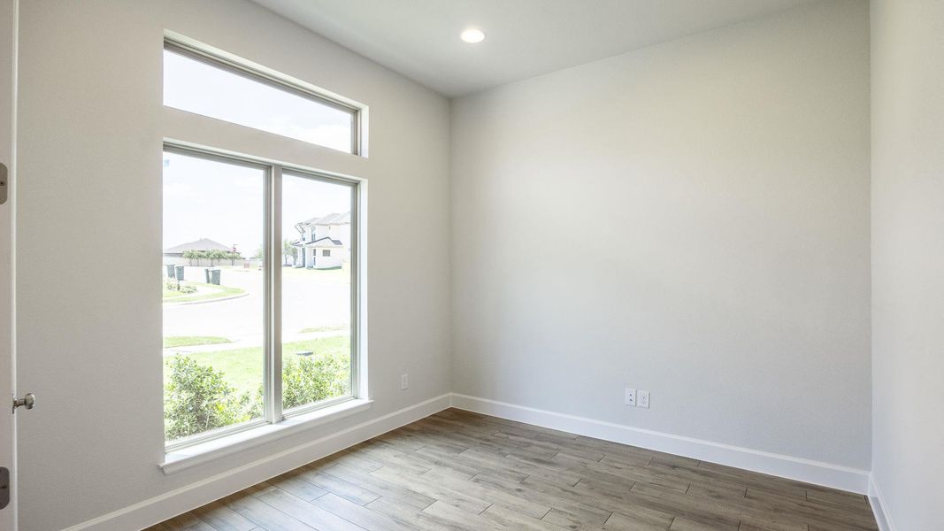 Spacious, unfurnished interior of a new home in Parkside on the River, Georgetown (Image 10).
