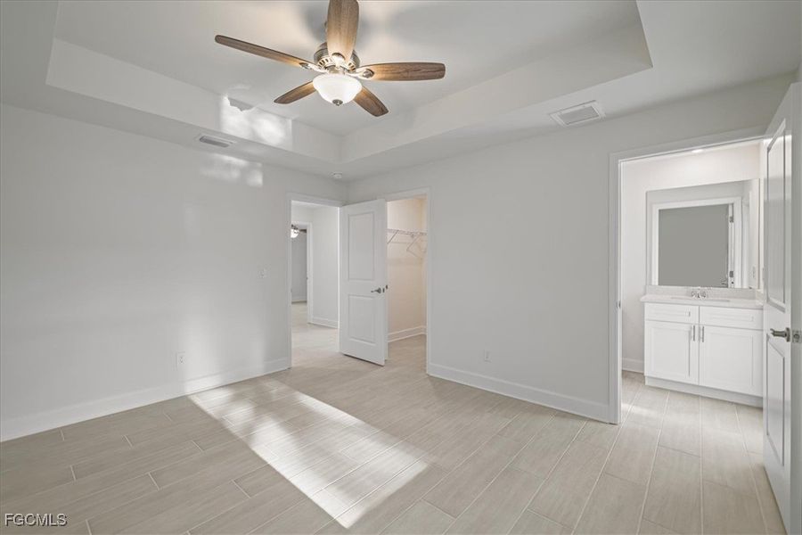 Spacious, unfurnished interior of a new home in Cape Coral, Cape Coral (Image 27).