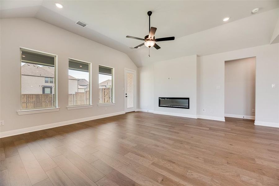 Spacious, unfurnished interior of a new home in Villages of Creekwood, Frisco (Image 20). Spacious, unfurnished interior of a new home in Villages of Creekwood, Frisco (Image 20).