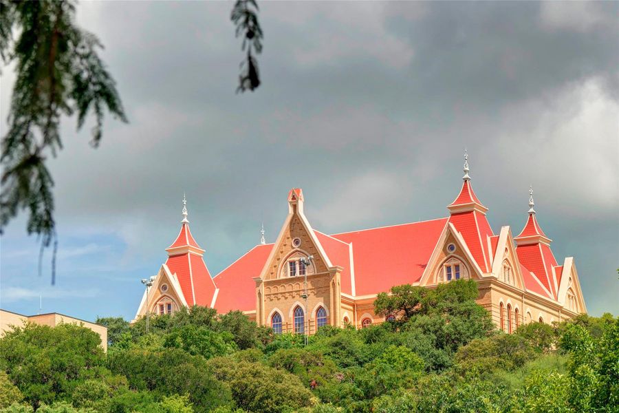 Image 13 of a home in La Cima 60'.