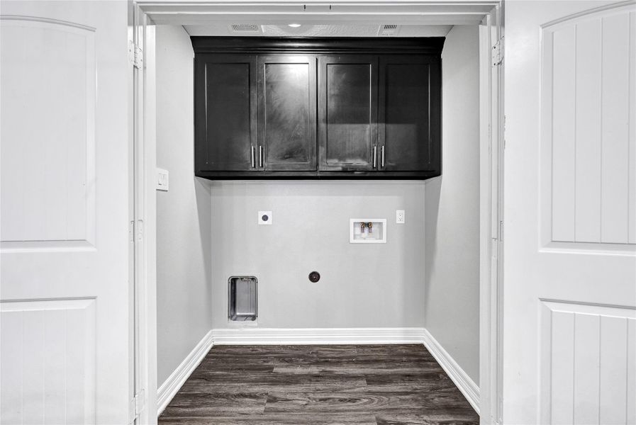 Spacious, unfurnished interior of a new home in , League City (Image 19). Spacious, unfurnished interior of a new home in , League City (Image 19).