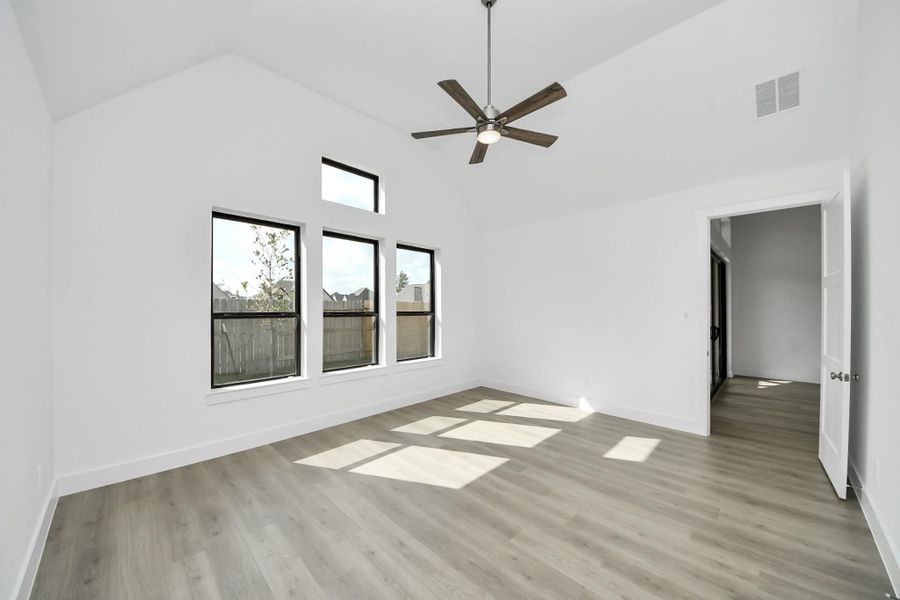 Spacious, unfurnished interior of a new home in ARTAVIA: Hilltop Collection, Conroe (Image 12).