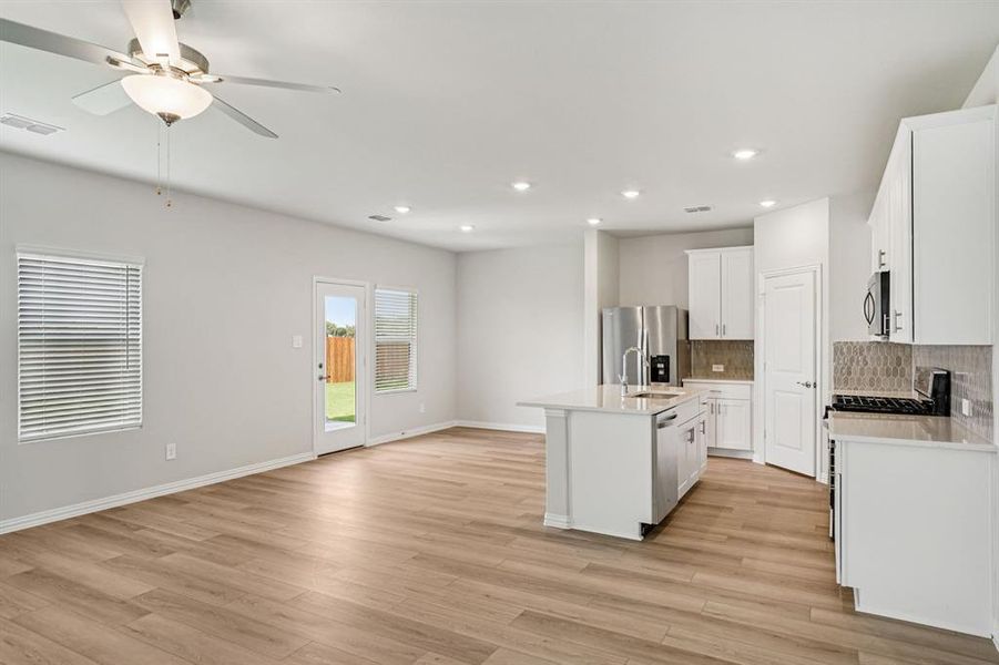 Photo is not of the actual home, but is an inspirational photo of builder’s model home and may depict options, furnishings, and/or decorator features that are not included. Photo is not of the actual home, but is an inspirational photo of builder’s model home and may depict options, furnishings, and/or decorator features that are not included.