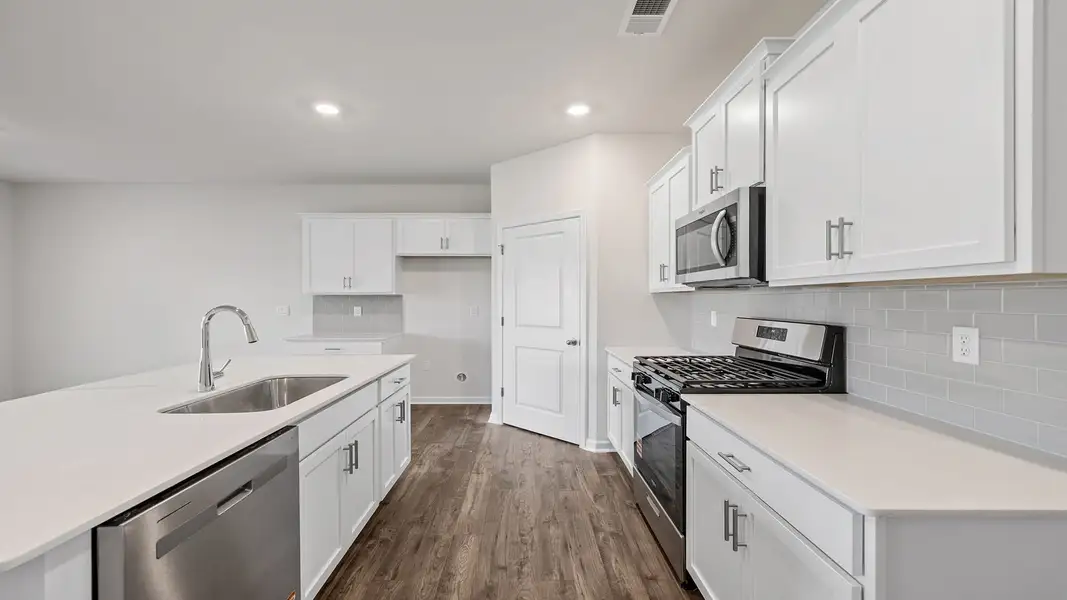 Furnished interior view inside a new home in Sherwood Gardens, Landrum (Image 9).