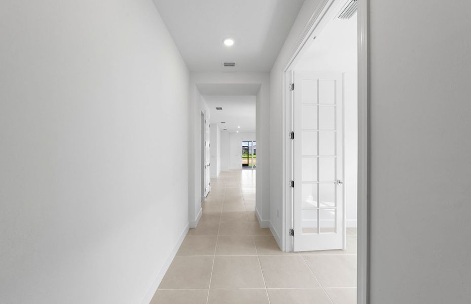 Spacious, unfurnished interior of a new home in TerraWalk at Babcock Ranch, Alva (Image 11).