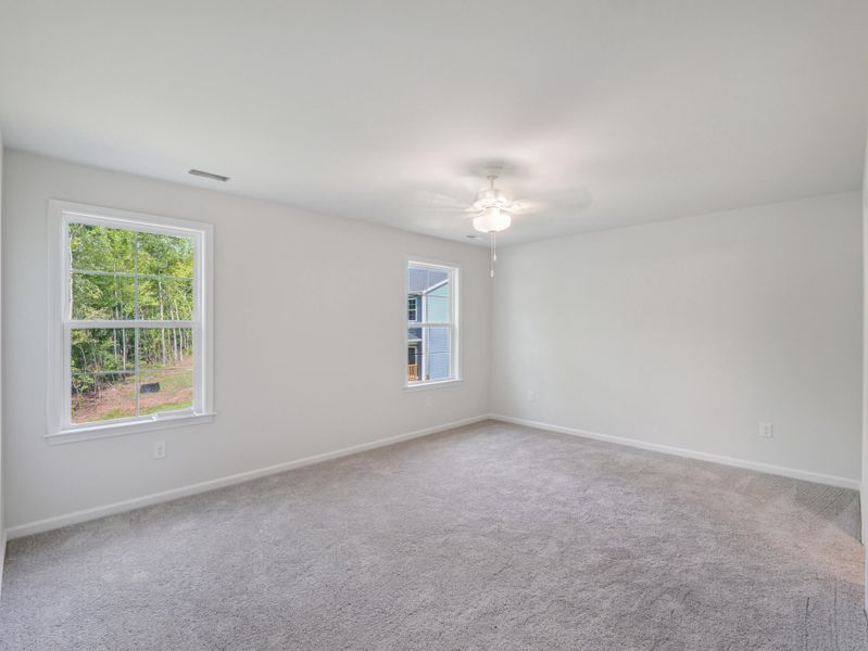 Spacious, unfurnished interior of a new home in Central Creek, Goose Creek (Image 17).