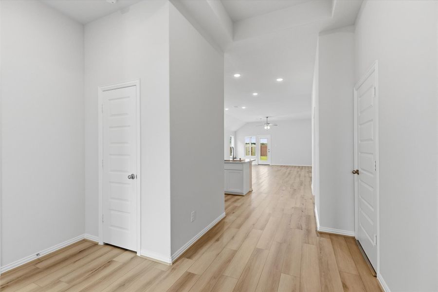 Spacious, unfurnished interior of a new home in Brookewater, Rosenberg (Image 17).