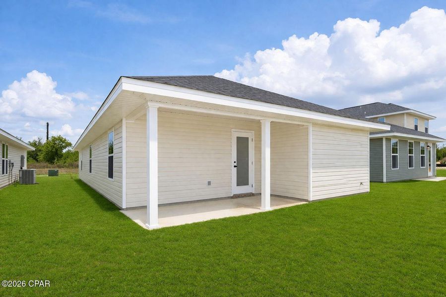 Exterior details and patio area of a home in Fox Glenn, Panama City (Image 3).