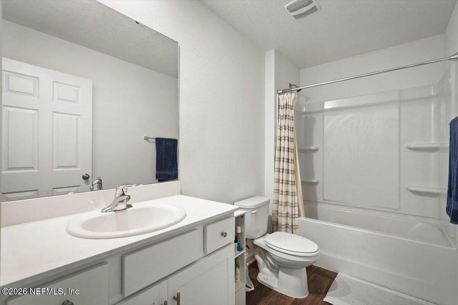 Furnished interior view inside a new home in , Middleburg (Image 14).