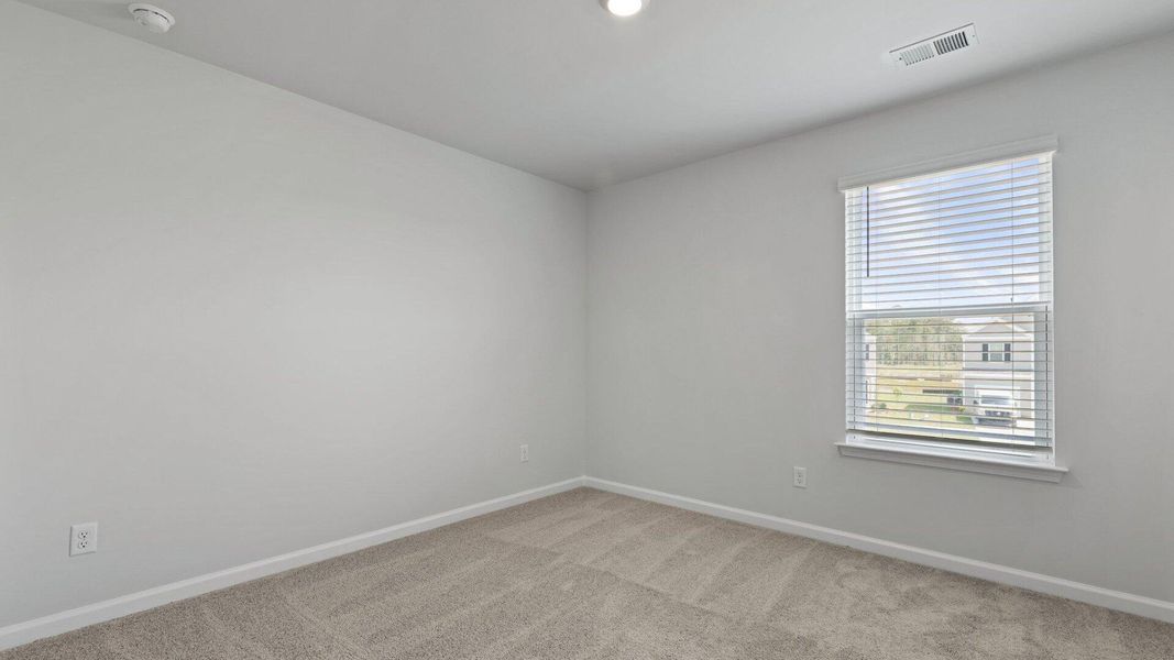 Spacious, unfurnished interior of a new home in Carolina Groves, Moncks Corner (Image 27).