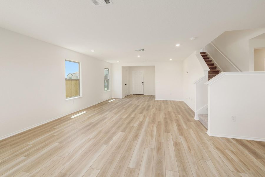 Spacious, unfurnished interior of a new home in Stoney Chase, Del Valle (Image 30).