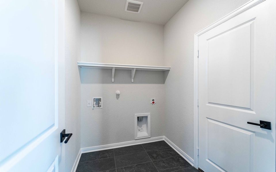 Spacious, unfurnished interior of a new home in Homestead, Schertz (Image 33).