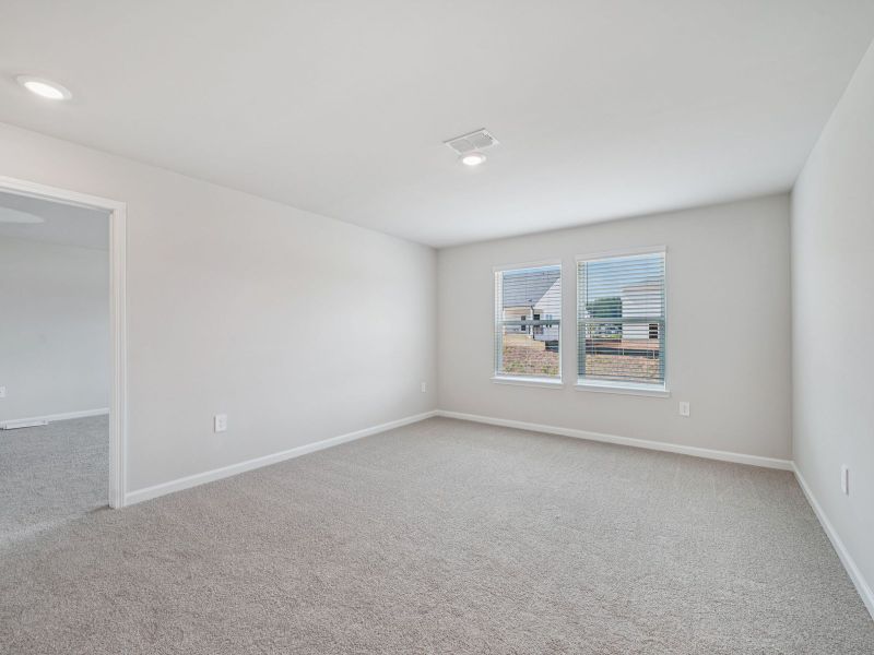 Spacious, unfurnished interior of a new home in Northwoods at Mirror Lake, Villa Rica (Image 15).
