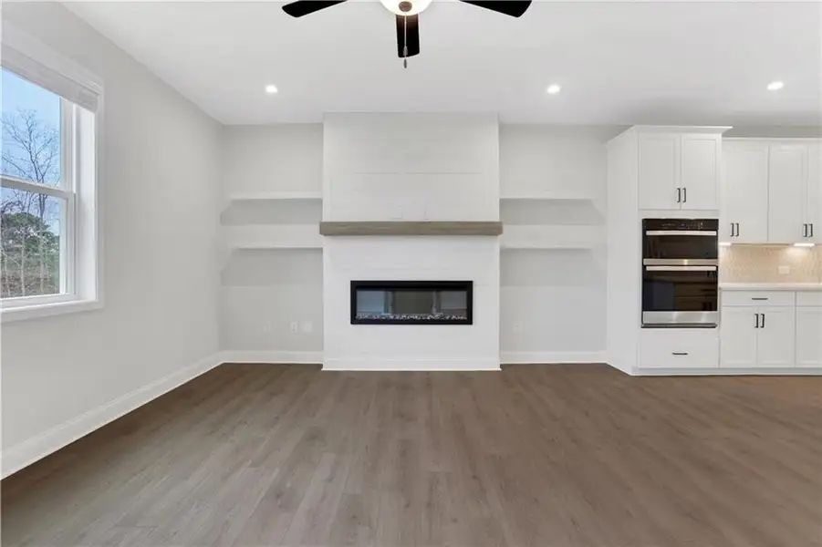 Spacious, unfurnished interior of a new home in Towne Village at Suwanee Dam, Sugar Hill (Image 12). Spacious, unfurnished interior of a new home in Towne Village at Suwanee Dam, Sugar Hill (Image 12).