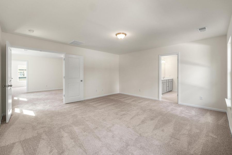 Spacious, unfurnished interior of a new home in Parker's Preserve, Ridgeville (Image 39).
