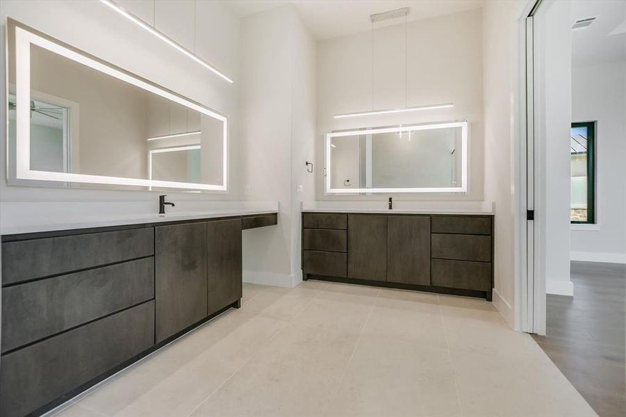 Furnished interior view inside a new home in , Horseshoe Bay (Image 7).