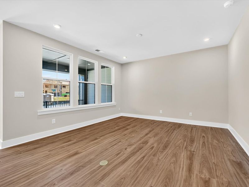 Spacious, unfurnished interior of a new home in Seven Oaks, Belmont (Image 15).