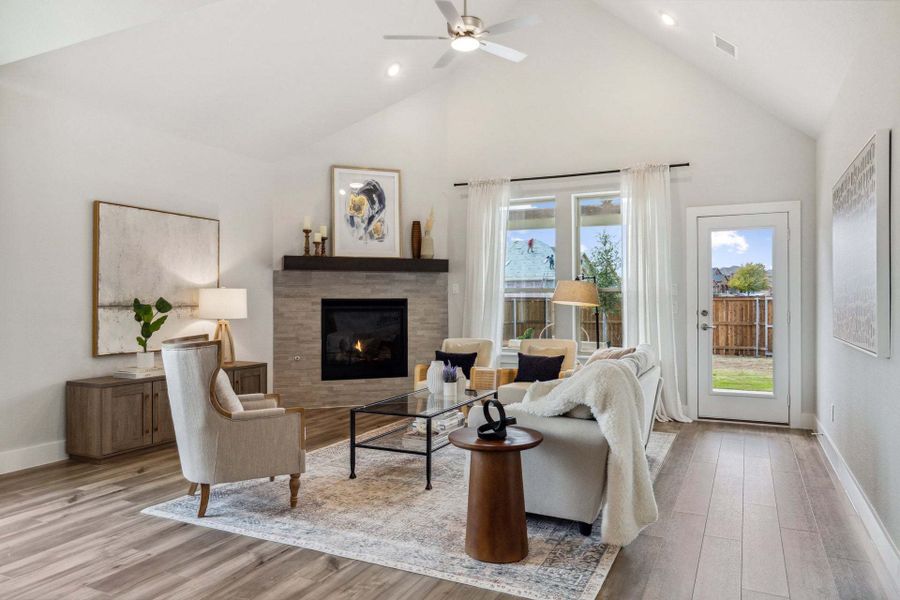 Furnished interior view inside a new home in Dove Hollow, Waxahachie (Image 10).