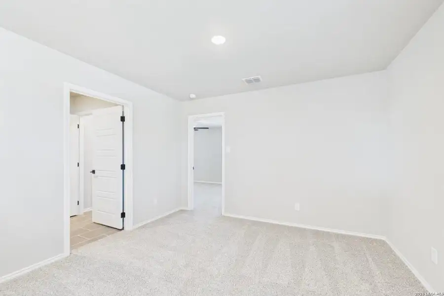 Spacious, unfurnished interior of a new home in Meadows at Oak Creek, San Antonio (Image 14).