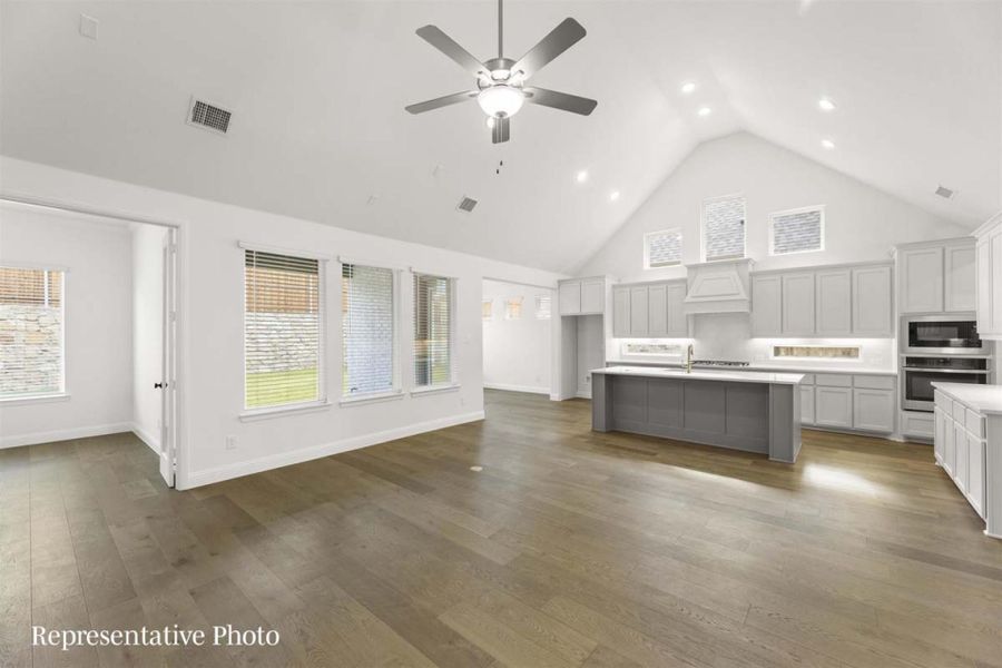 Spacious, unfurnished interior of a new home in Heartland, Heartland (Image 9).
