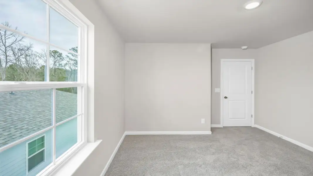 Spacious, unfurnished interior of a new home in Livingston Woods, Irmo (Image 26).