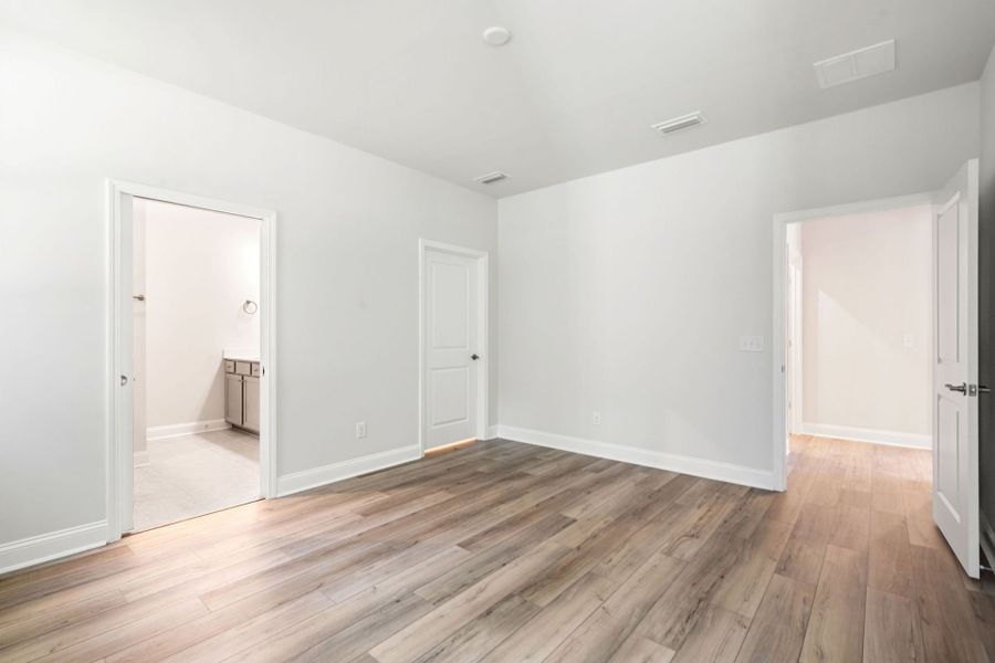 Spacious, unfurnished interior of a new home in Sun City Hilton Head, Bluffton (Image 14).
