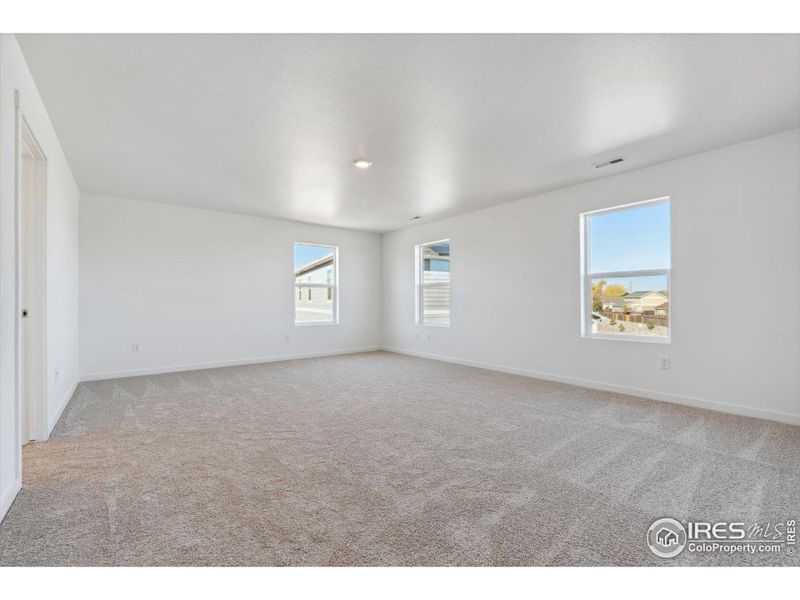 Spacious, unfurnished interior of a new home in Silver Peaks, Lochbuie (Image 14).