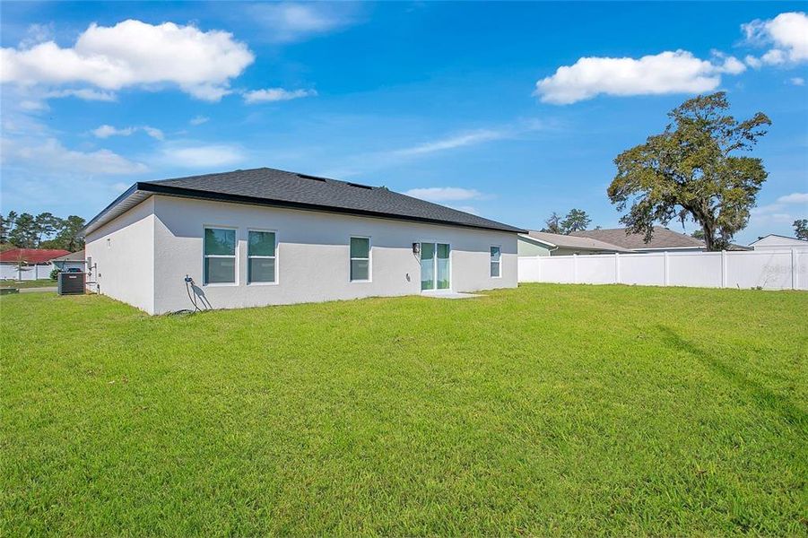 Exterior details and patio area of a home in , Ocala (Image 4).