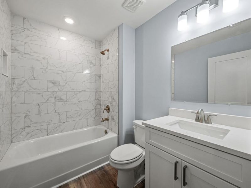 Furnished interior view inside a new home in , Gainesville (Image 10).