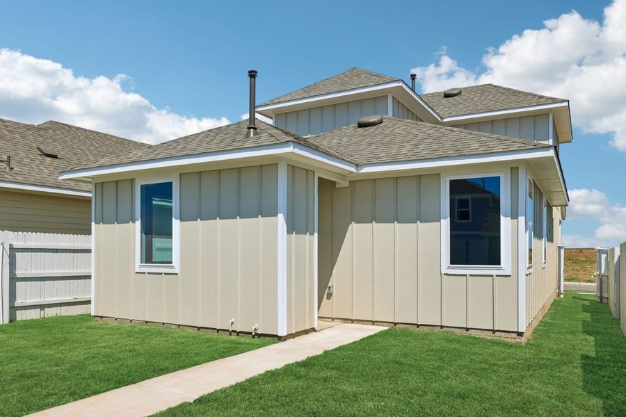 Exterior details and patio area of a home in Harvest Ridge, Elgin (Image 3).