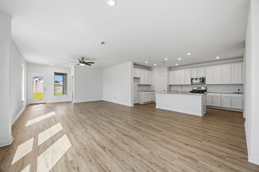 Spacious, unfurnished interior of a new home in La Segarra 40', Brookshire (Image 27). Spacious, unfurnished interior of a new home in La Segarra 40', Brookshire (Image 27).
