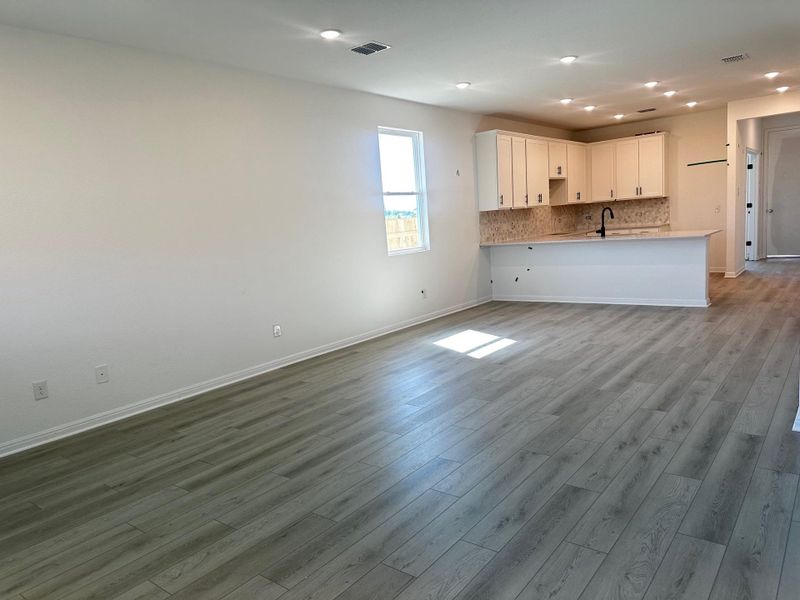 Spacious, unfurnished interior of a new home in Patterson Ranch, Georgetown (Image 17).